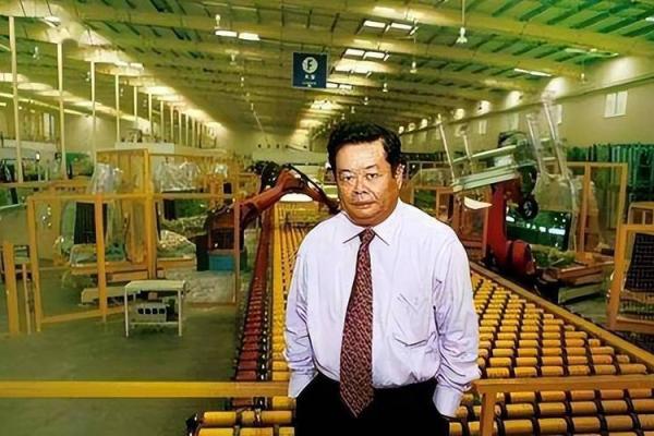 曹德旺抽签非常灵验  玻璃大王曹德旺四柱八字