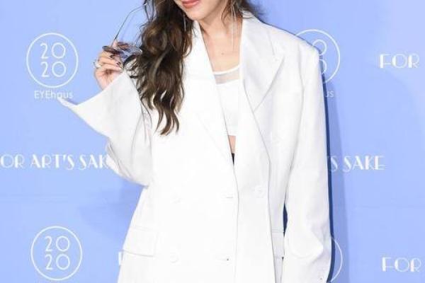 侯佩岑什么星座